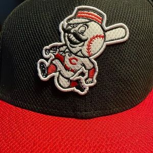 Cincinnati Reds fitted hat size 8